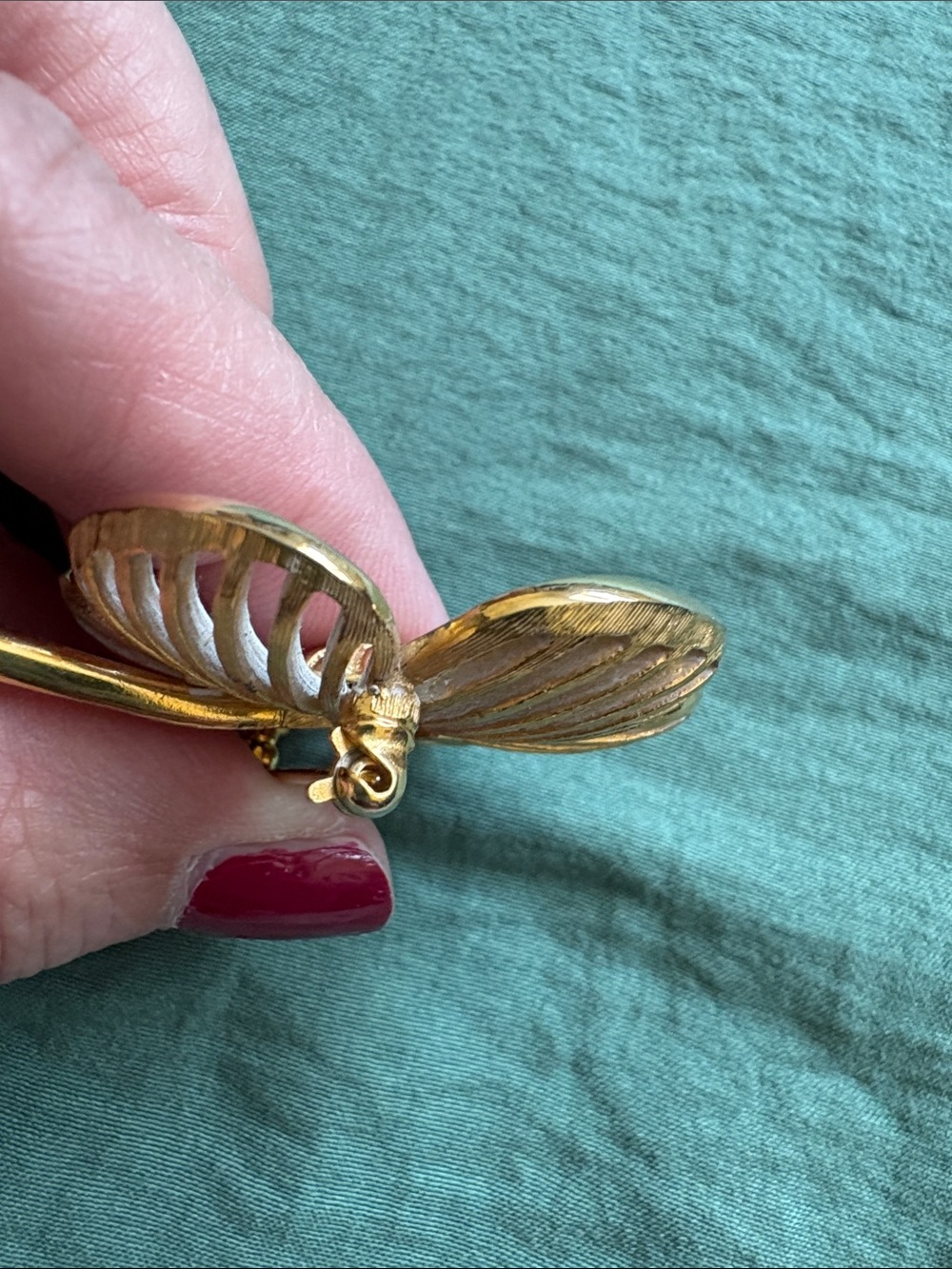 Monet White and Gold Enamel Flower Brooch - Picture 8 of 13